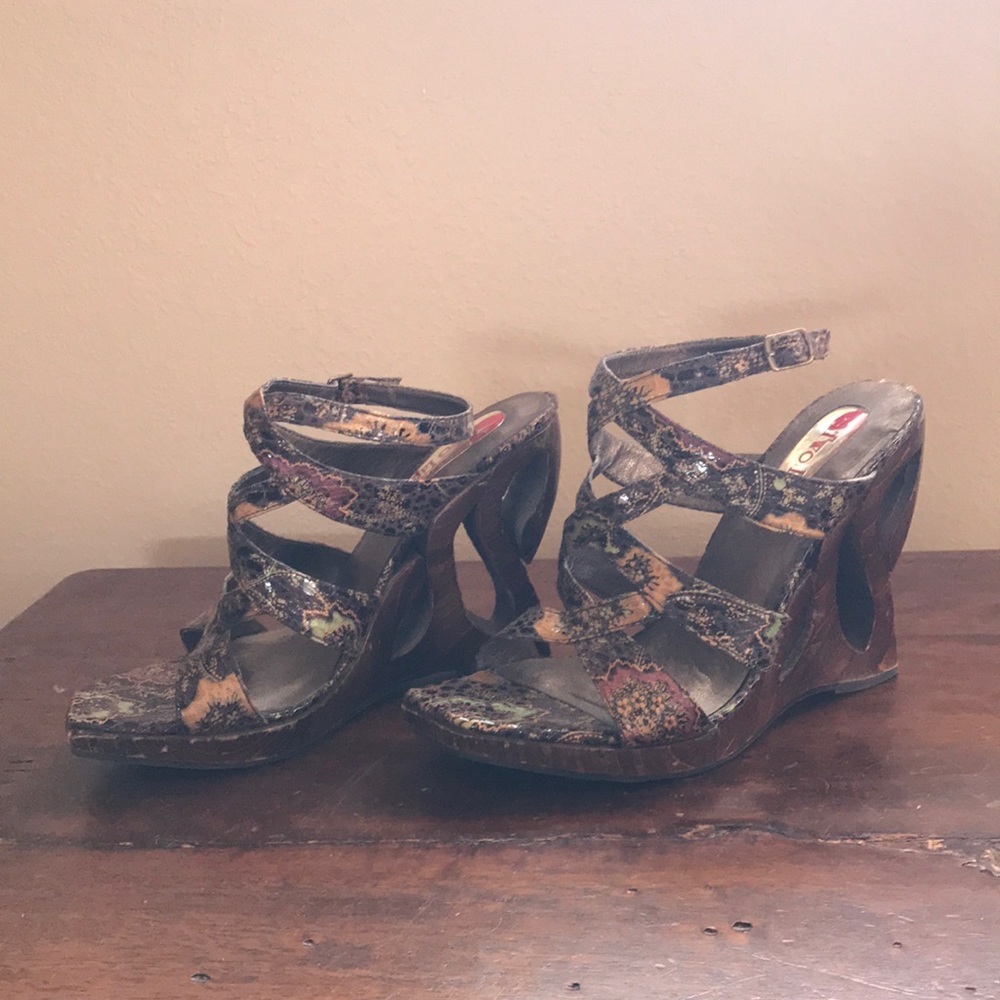 Two Lips size 8 1/2 shoes